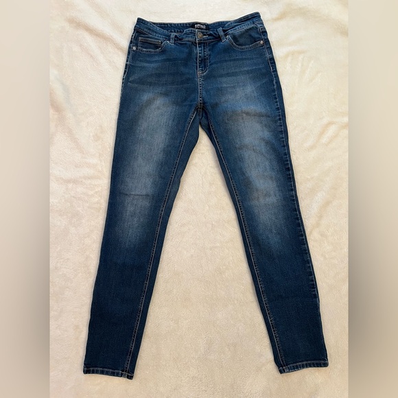 Buffalo David Bitton Misha Jeans Size 6 x 28 Dark Wash Straight Leg Excellent - Picture 2 of 7